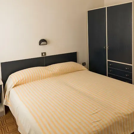 Sabrina Hotel *