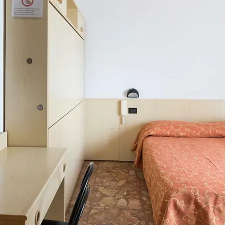 Sabrina Hotel *