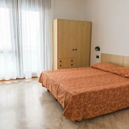 Sabrina Hotel *
